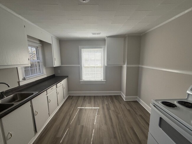 Building Photo - Three bedroom, 1 bath house in Graham