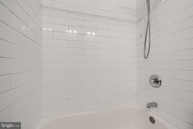 Building Photo - 3528 Hickory Ave