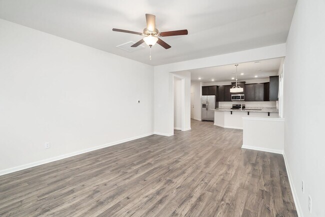 Building Photo - PET FRIENDLY - ENCLOSED FENCE In beautiful Graniteville!  Free Rent promo with qualified lease!!