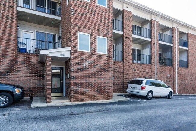 Building Photo - 610 Hillsborough Street Unit 204