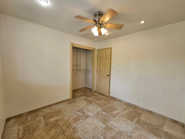 Building Photo - 15-1331-1331 24th Ave