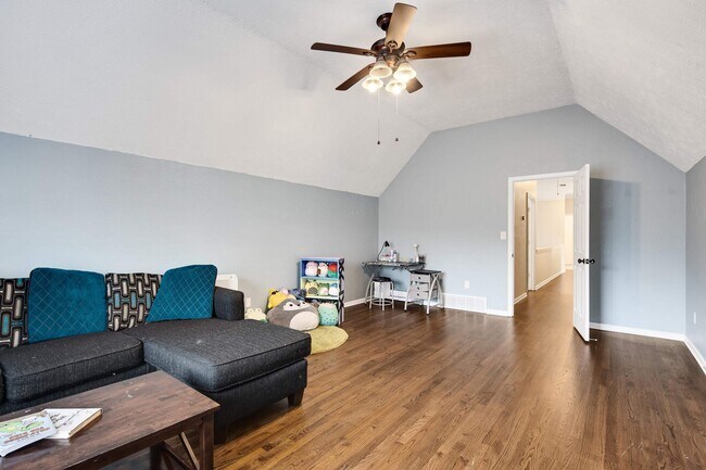 Building Photo - 115 Cottonwood Dr