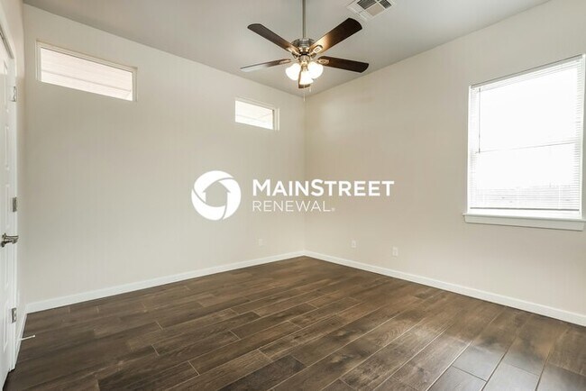 Building Photo - 3 Bedroom Pet-Friendly Home in Oklahoma City, OK with Main Street Renewal