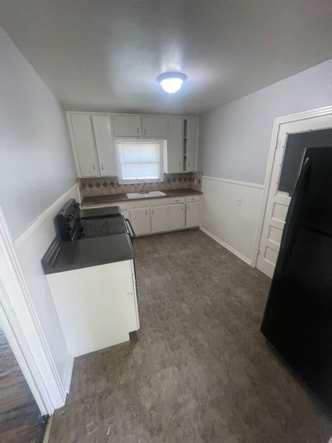 Building Photo - Cozy Central Waco Home