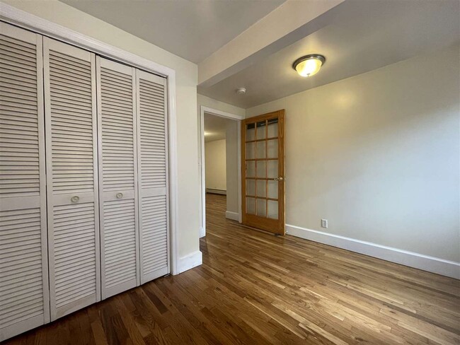 Building Photo - 204 Christopher Columbus Dr