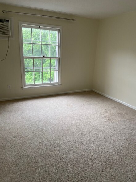 Building Photo - 34 Padanaram Rd