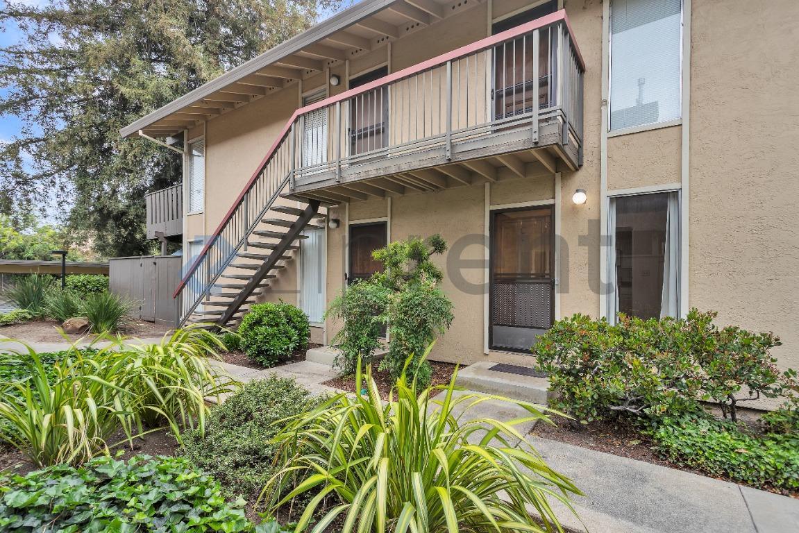 Building Photo - 51 Massolo Dr