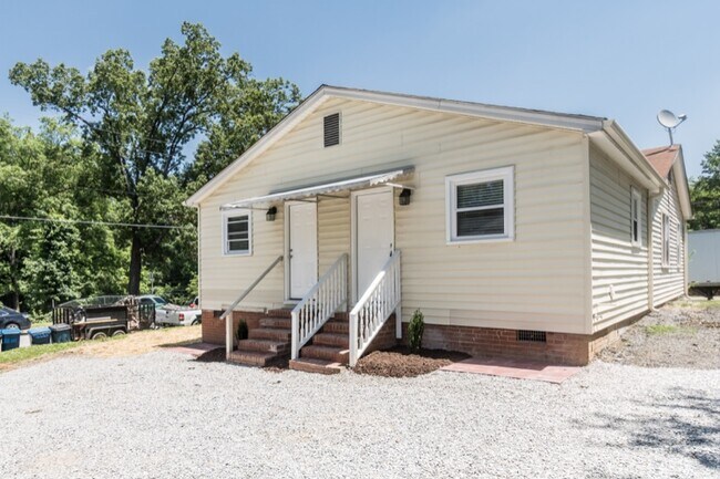 Building Photo - 1513 N Alston Ave