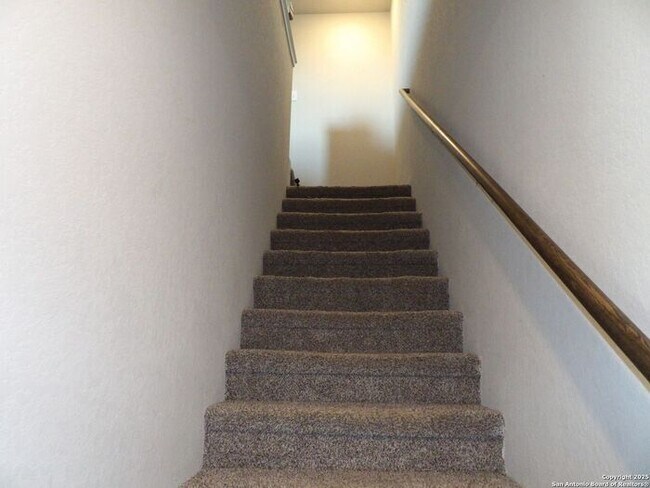 Building Photo - Beautiful and Spacious 4 Bedroom