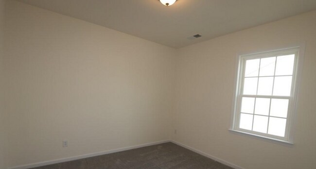 Building Photo - Huge 5-bedroom, 4-bathroom, in Poplin Grov...