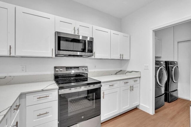 Building Photo - 4945 Fulton St