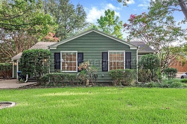 Primary Photo - Charming home located in Ridglea North