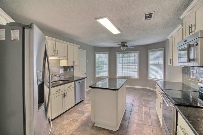 Building Photo - 244 Saybrook Cove