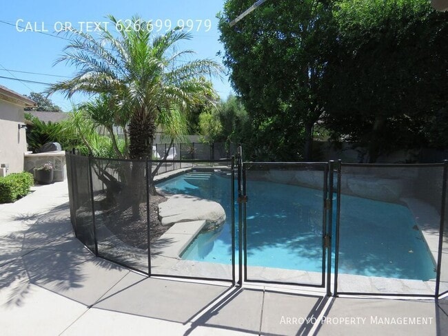 Building Photo - 1212 N Story Pl