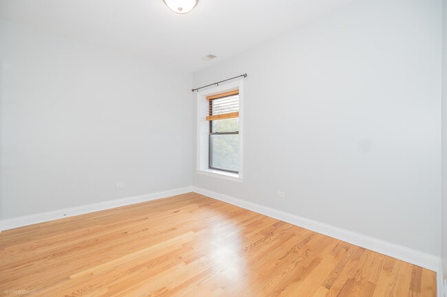 Building Photo - 2608 W Leland Ave