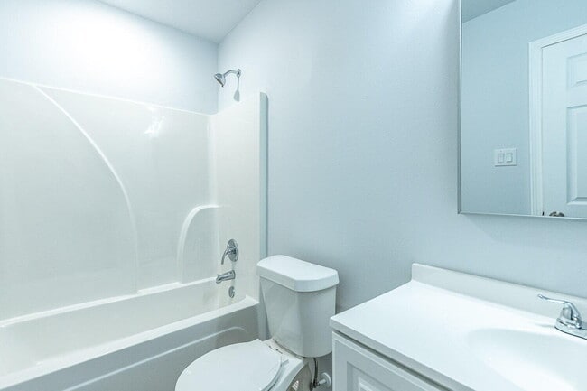 Building Photo - 5517 Kemper St