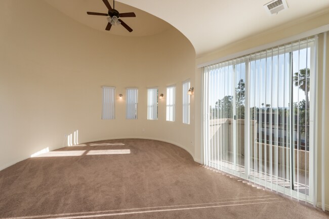 Building Photo - 8700 Glenoaks Blvd