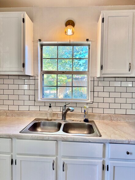 Kitchen - 510 Elmwood Drive