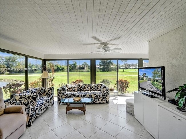 Primary Photo - 8511 Casa Del Lago