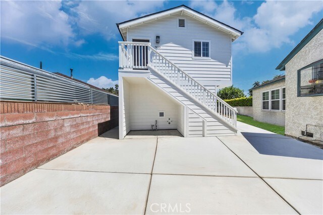 Building Photo - 5833 Glady St