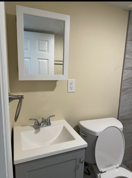 Building Photo - 1033 S 55th St