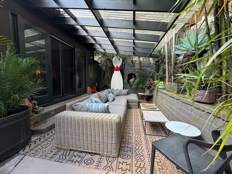Building Photo - 8591 Crescent Dr
