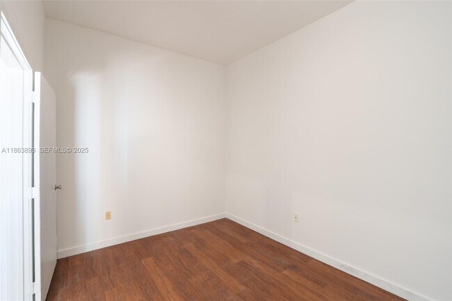 Building Photo - 2200 NE 4th Ave