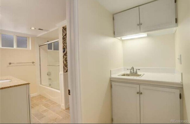Building Photo - West Highlands 4-bedroom 2-bathroom