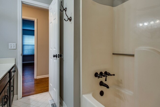 Building Photo - 3 Bed 2 Bath w/bonus room and fence for $2...
