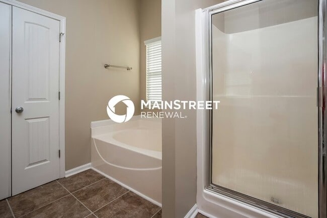 Building Photo - 5 Bedroom Pet-Friendly Home in Atlanta, GA with Main Street Renewal
