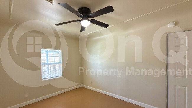 Building Photo - 215 N Hobson