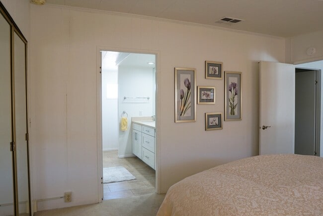 Building Photo - 38381 Poppet Canyon Dr