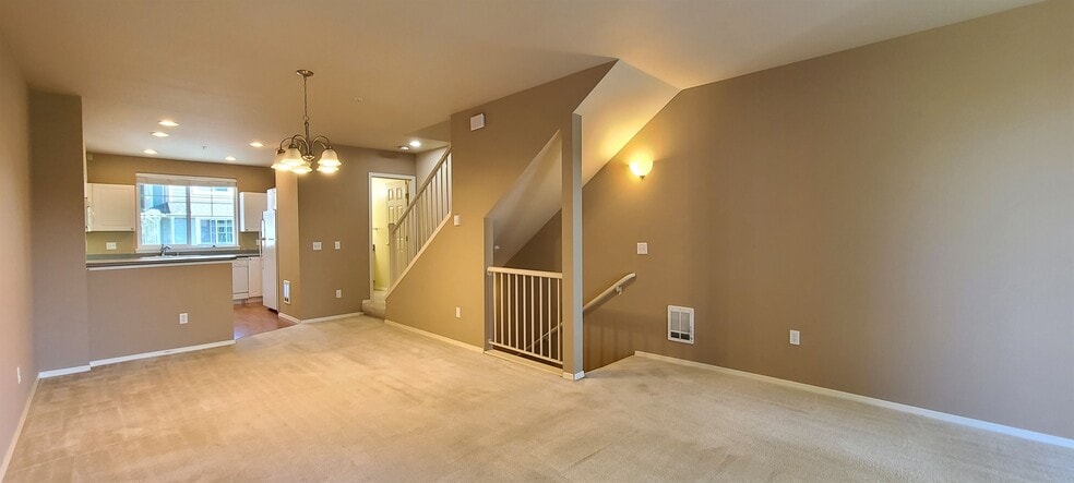 Building Photo - 16125 Juanita Woodinville Way NE