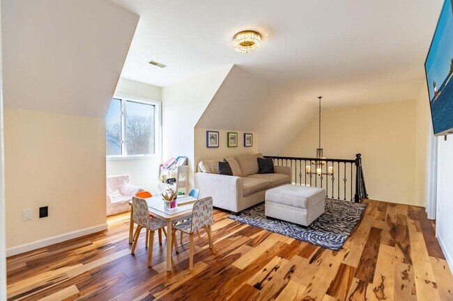 Building Photo - 9885 Belmont Ct