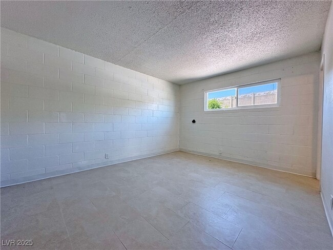 Building Photo - 2928 Marlin Ave