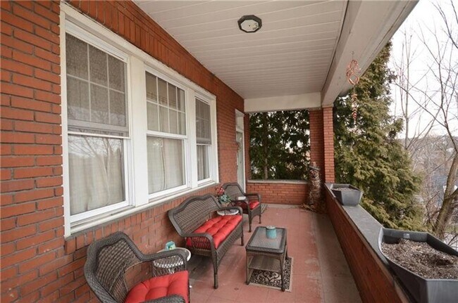 Building Photo - 2112 Saranac Ave