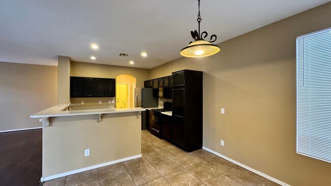 Building Photo - Beautiful 3 Bedroom, 2 Bathroom Home in Ch...