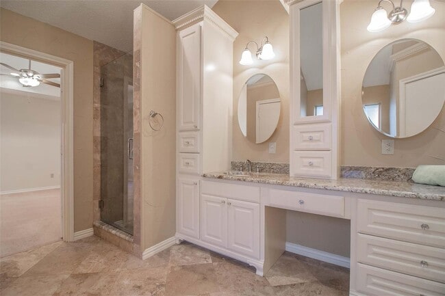 Building Photo - White Rock Highlands  4 bedrooms, 2.5 baths