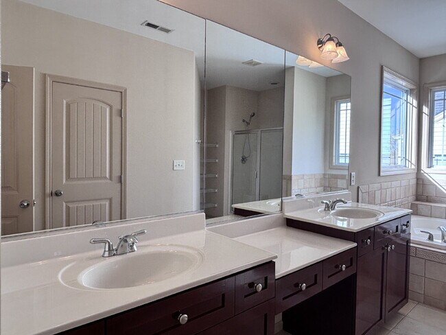 Building Photo - 3244 Groveshire Dr