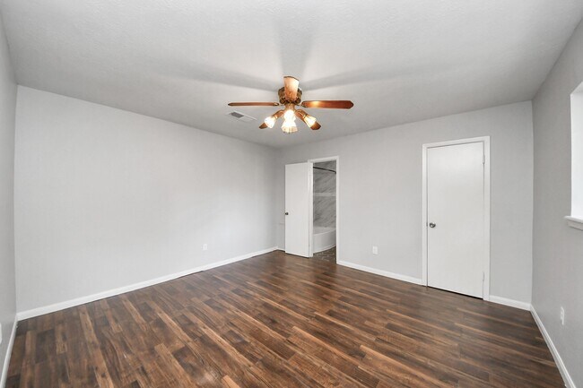 Building Photo - 2405 Pickerton Dr