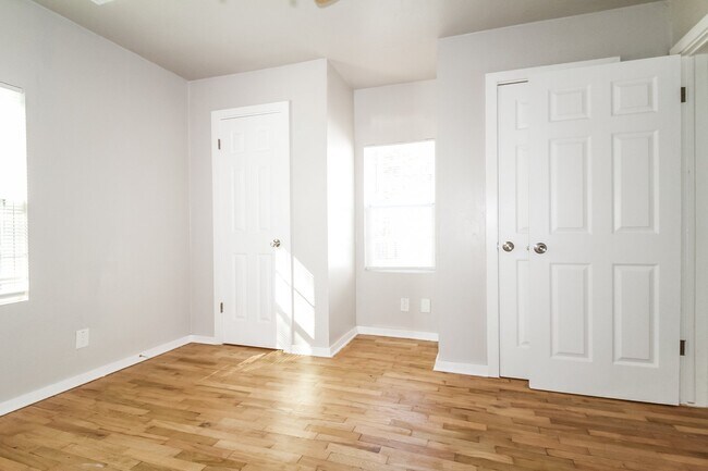 Building Photo - 206 W Kittyhawk Dr