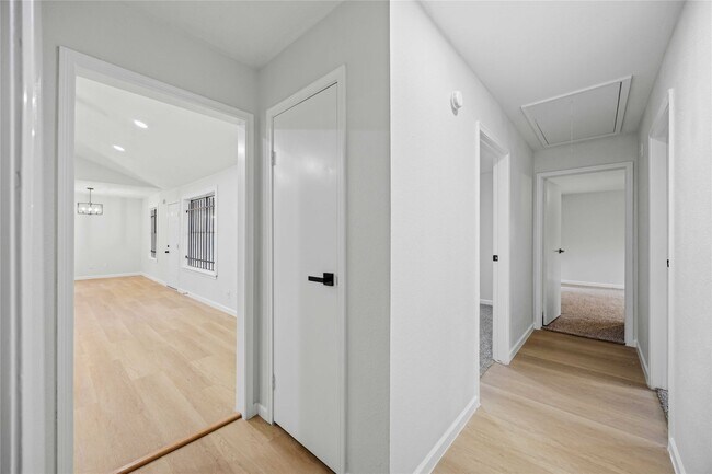Building Photo - 12703 Redfern Dr