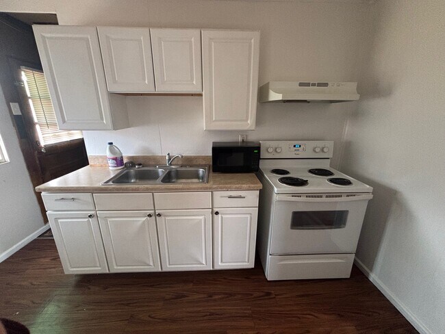 Building Photo - 6725 Wanda Ave