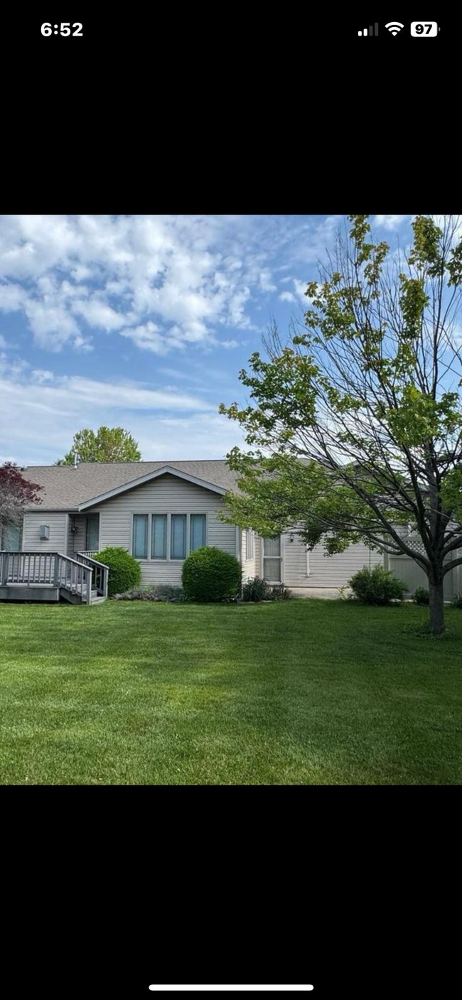 Building Photo - 4202 Greenbriar Dr