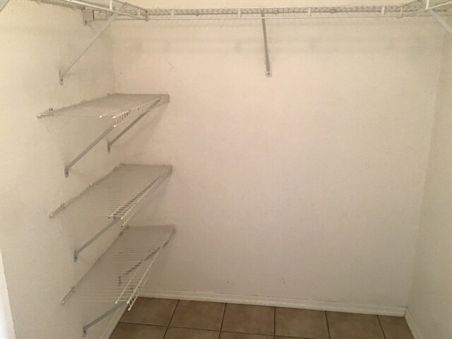 Building Photo - 922 Lake Biscayne Way
