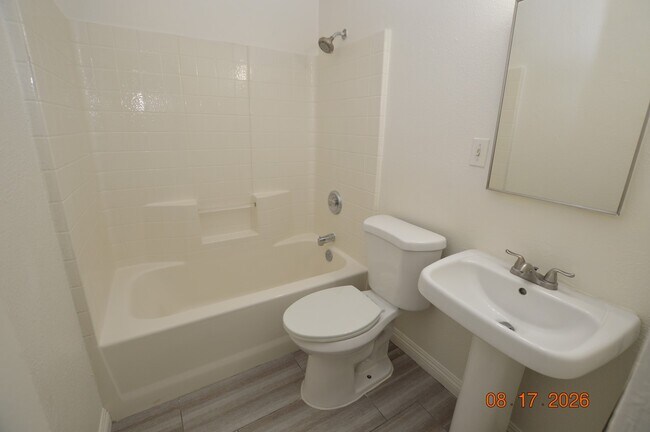 Building Photo - 5617 Evergreen Ave