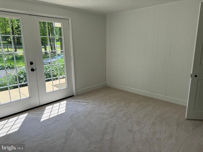 Building Photo - 553 Worthington Rd