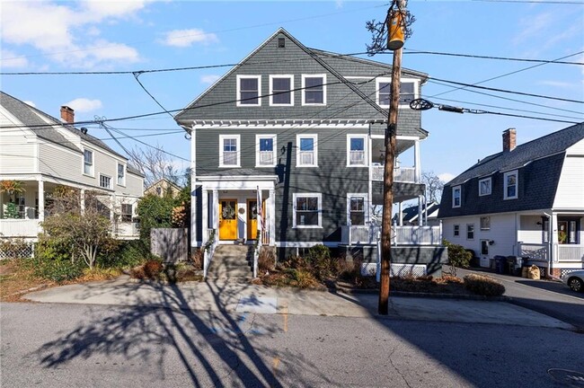 Primary Photo - 73 Bayside Ave