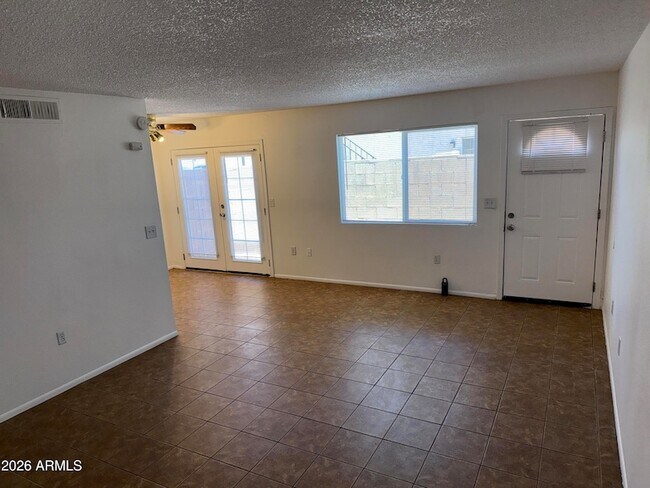 Building Photo - 860 E Brown Rd
