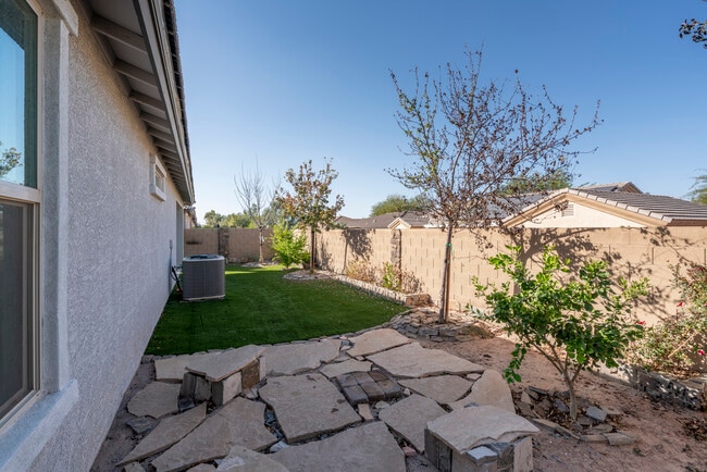 Building Photo - 750 W Torino Pl